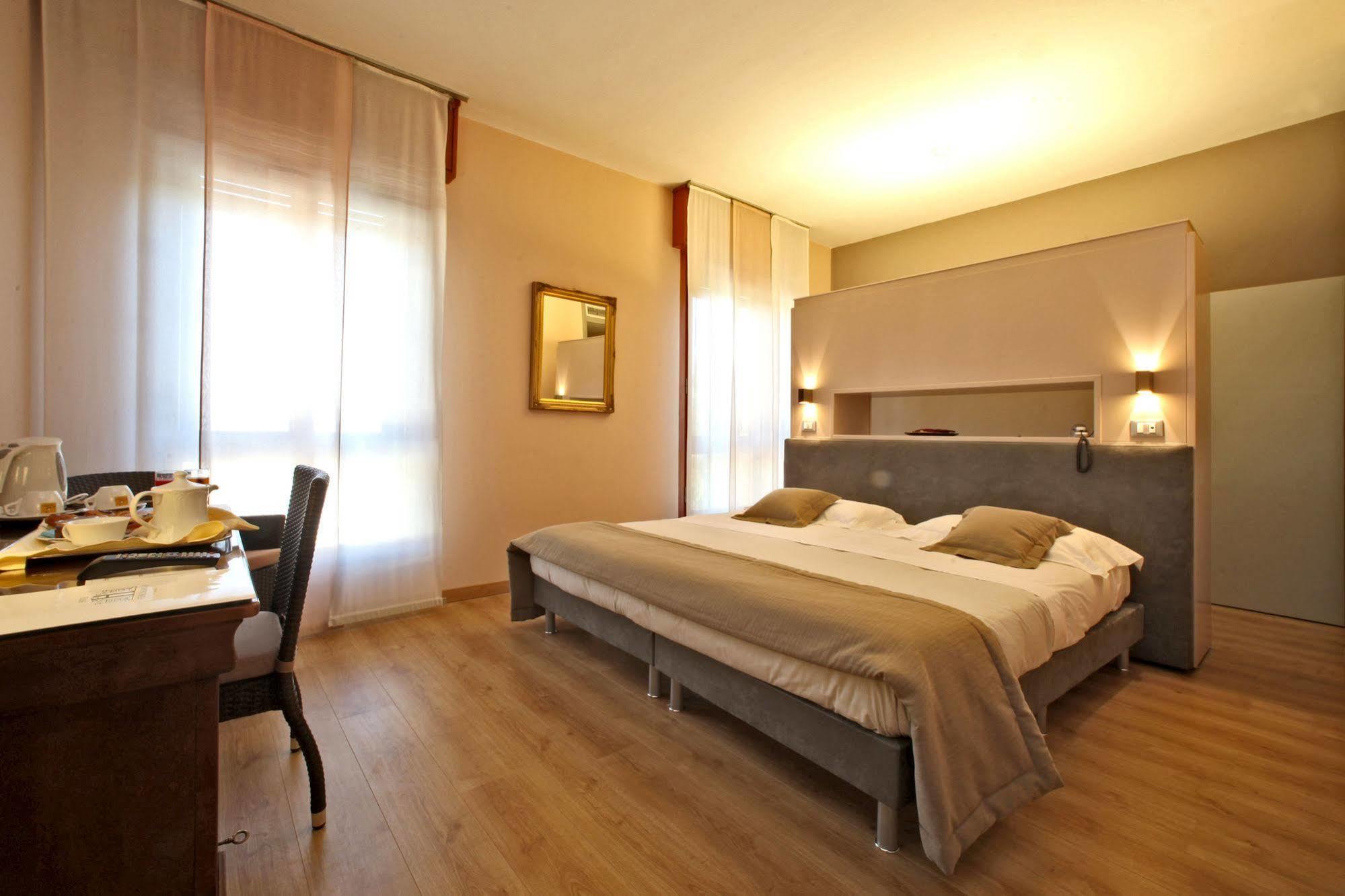 Hotel Terme Salvarola Сассуоло Экстерьер фото